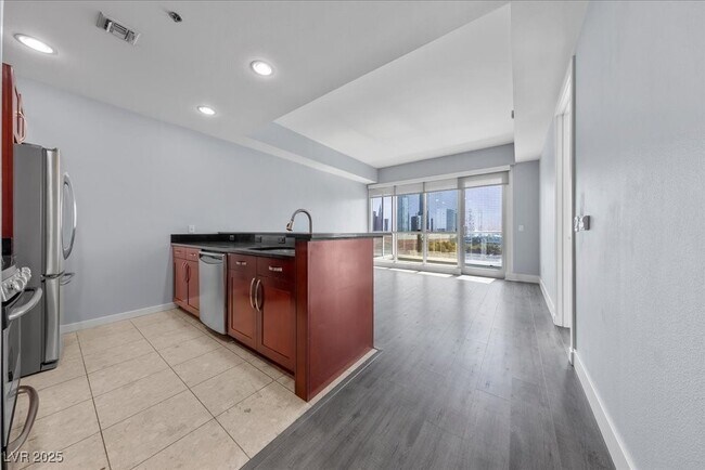 Building Photo - 4575 Dean Martin Dr