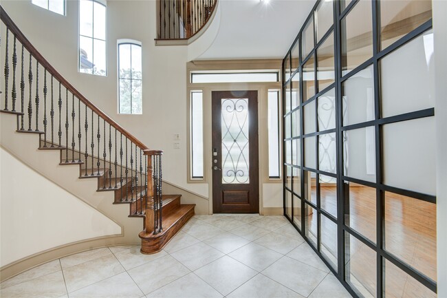 Building Photo - 5346 Val Verde St