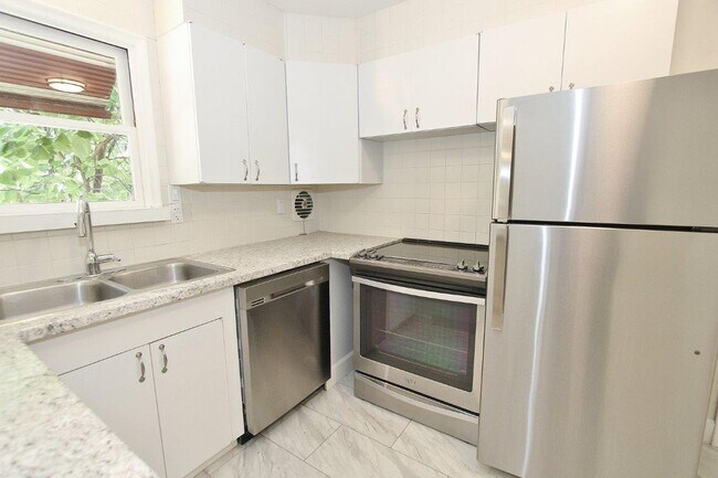 Building Photo - Single-Level Home Nestled in the North End