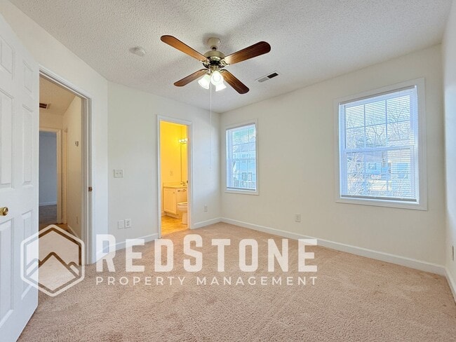 Building Photo - 131 Hoskins Cir