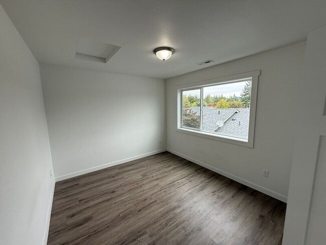 Building Photo - 2603 SW Pickford St