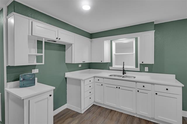 Building Photo - 611 W College St