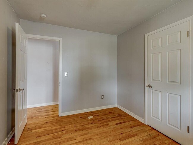 Building Photo - 300 Fretz Ave