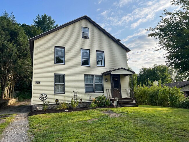 Primary Photo - 154 Wallens St
