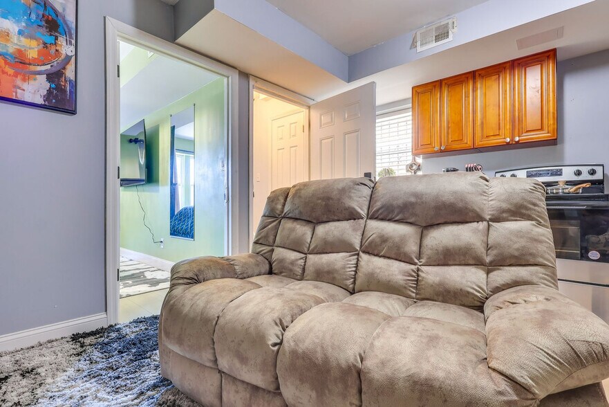 Building Photo - 501 Clinton Ave