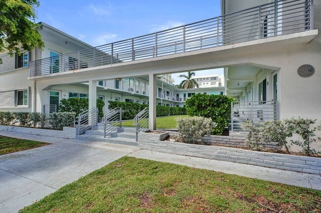 Building Photo - 9270 E Bay Harbor Dr
