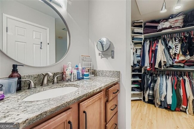 Building Photo - 3302 Pine Heights Dr NE