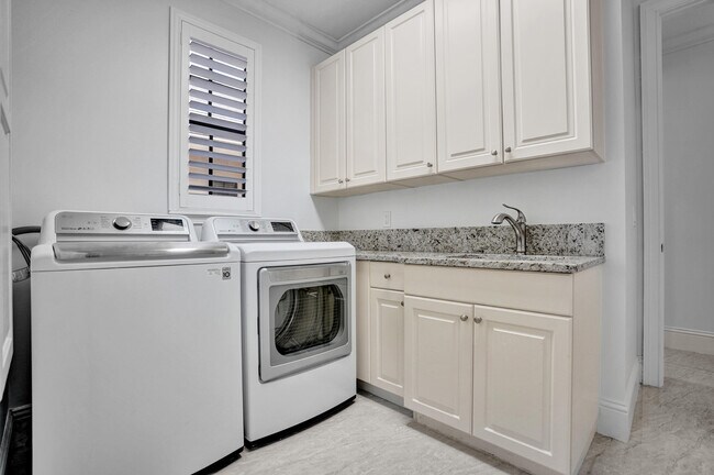 Building Photo - 9210 Equus Cir