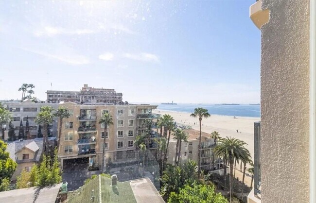 Building Photo - 2-Bedroom, 2-Bathroom Home in Prime Long B...