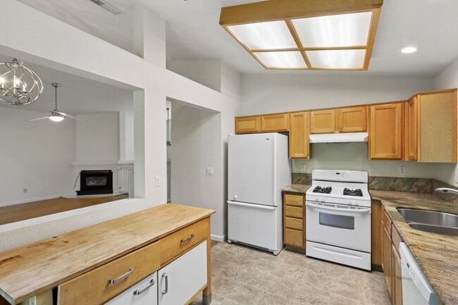 Building Photo - 3 Bedroom in Mace Ranch