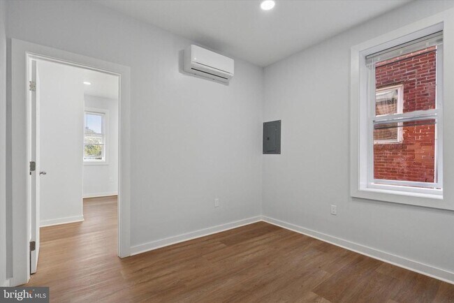 Building Photo - 251 S 44th St