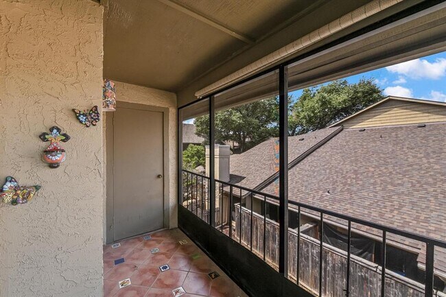 Building Photo - 1202 Thorpe Ln