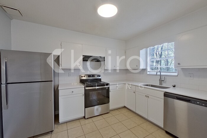 Building Photo - 1945 Croydon Cir