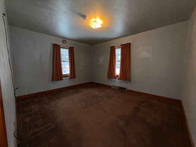 Building Photo - Single Family Home with Two Car Garage