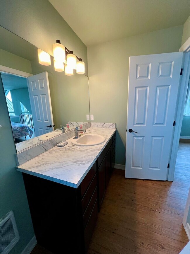 Building Photo - Waterfront 2 Bedroom Home in Ferndale!