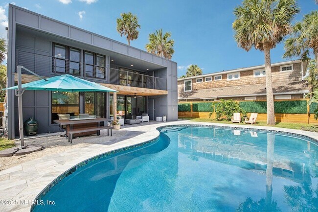 Building Photo - 248 11th St