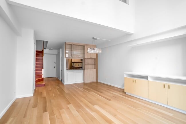 Building Photo - 250 W 89th St