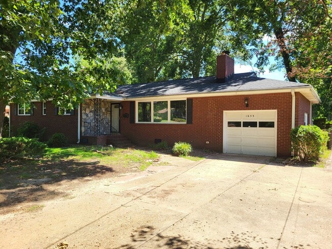 Building Photo - 1653 Sheppard Ave