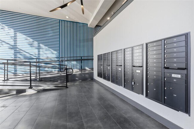 Building Photo - 2213 Poquito St