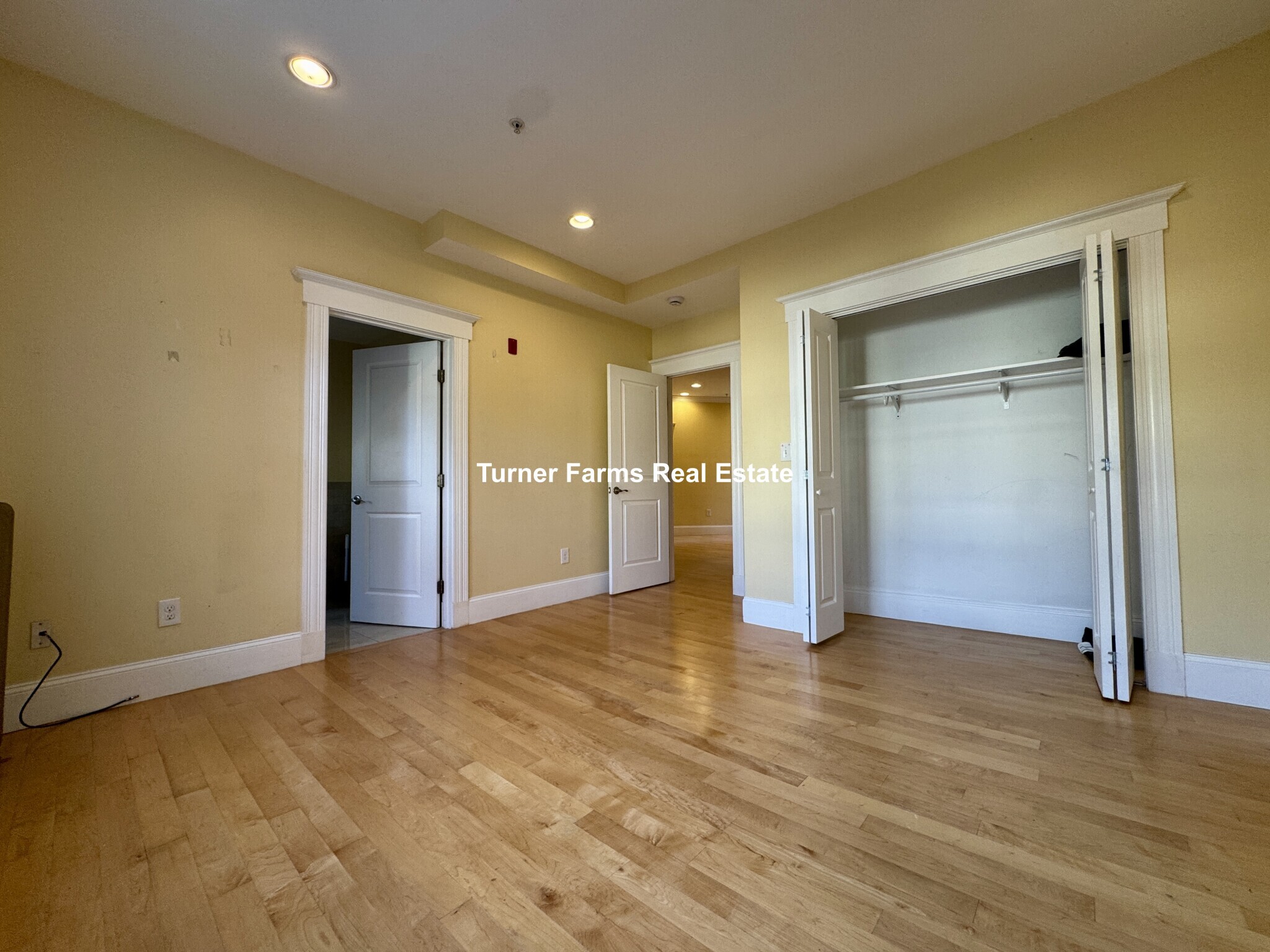 Building Photo - 156 Magazine St