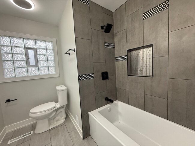 Building Photo - 16752 Artesian Ave