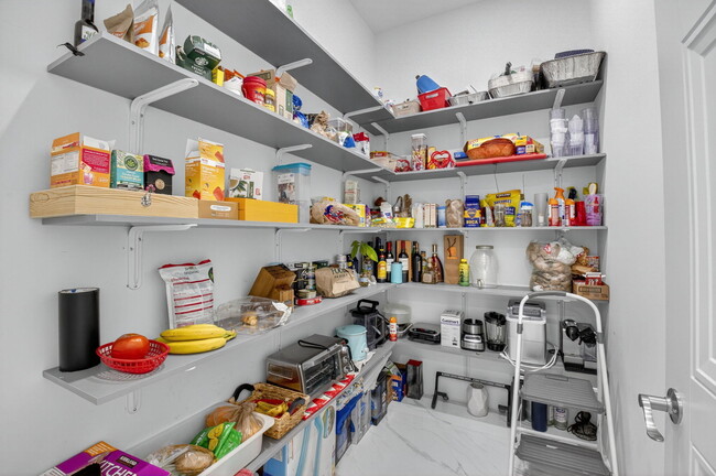 Building Photo - 711 NE 6th St