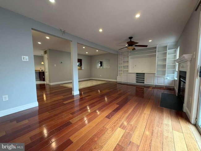 Building Photo - 10354 College Square