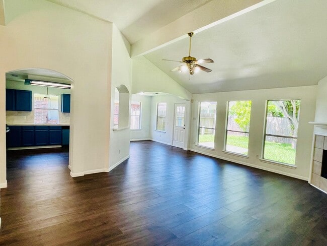 Building Photo - 17002 Summer Hollow Dr