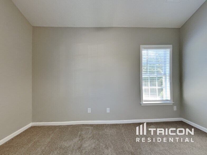 Building Photo - 513 Oak Dare Ln