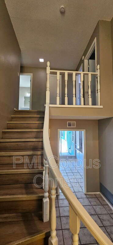 Building Photo - 1022 Delta Dr