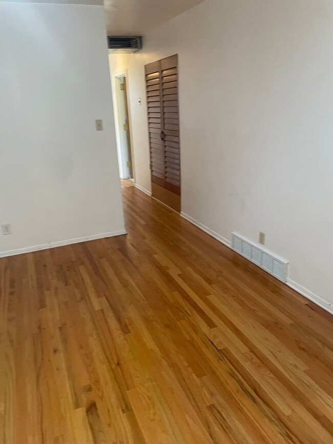 Building Photo - Ranch style home for rent very close to An...