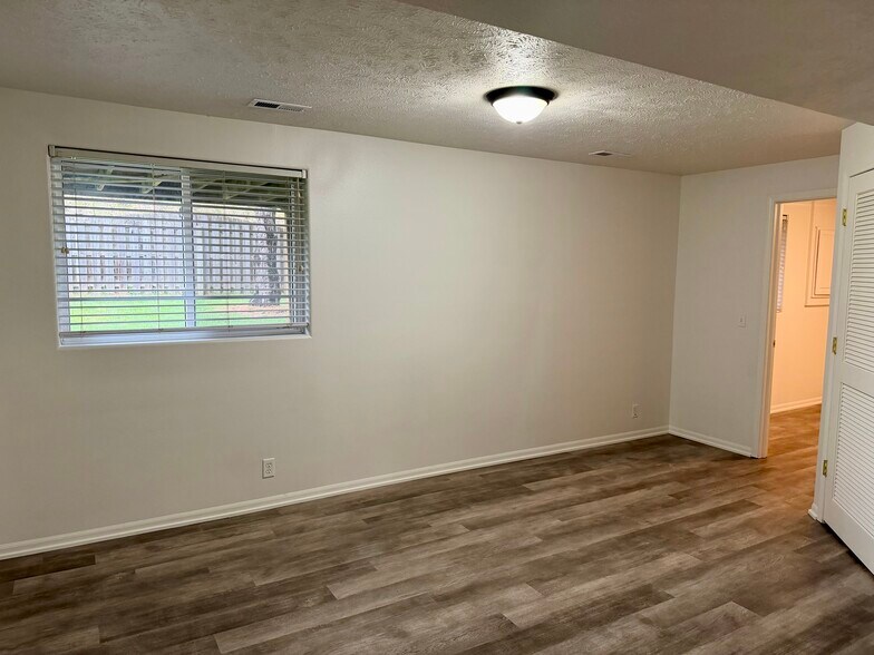 Building Photo - 4216 S 179th St