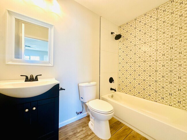 Building Photo - 22nd340