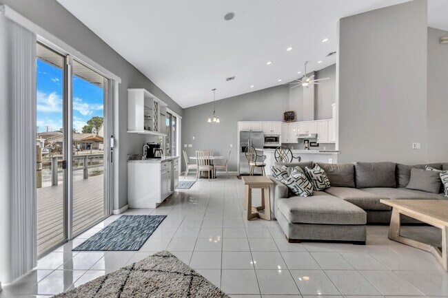 Building Photo - 2127 Lagoon Dr