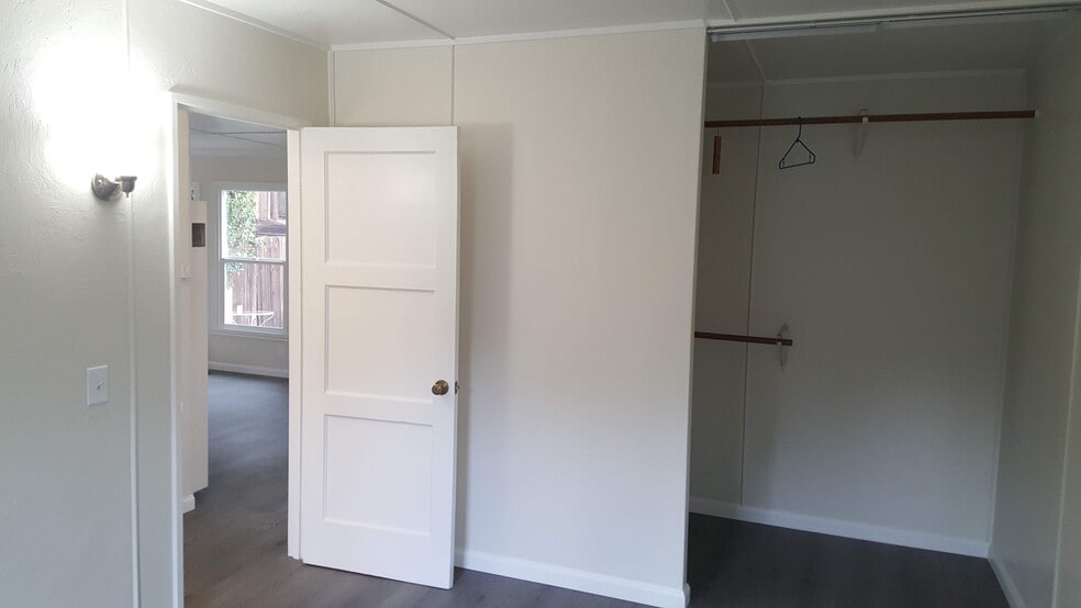 Building Photo - 663 Rose Ave