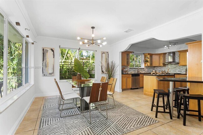 Building Photo - 6140 Pine Tree Dr