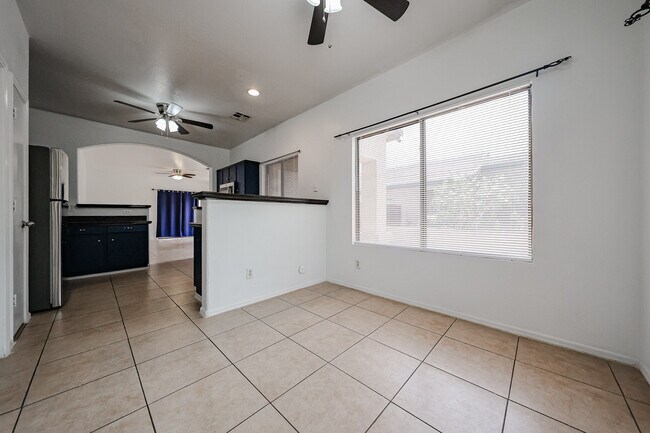 Building Photo - 619 N 70th Ave