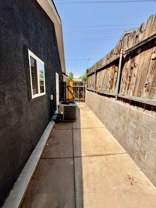 Building Photo - Four Bedroom Remodeled Home in Red Cliffs