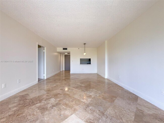 Building Photo - 1470 NE 123rd St