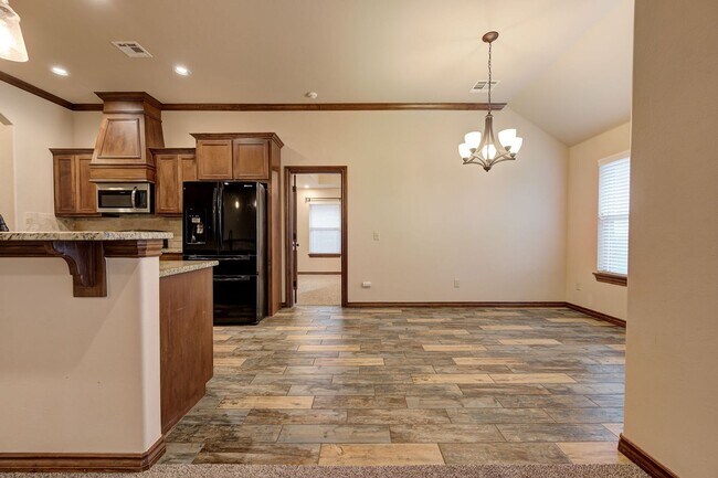 Building Photo - Beautiful & Large 4 Bed 2 Bath Home in Edmond!