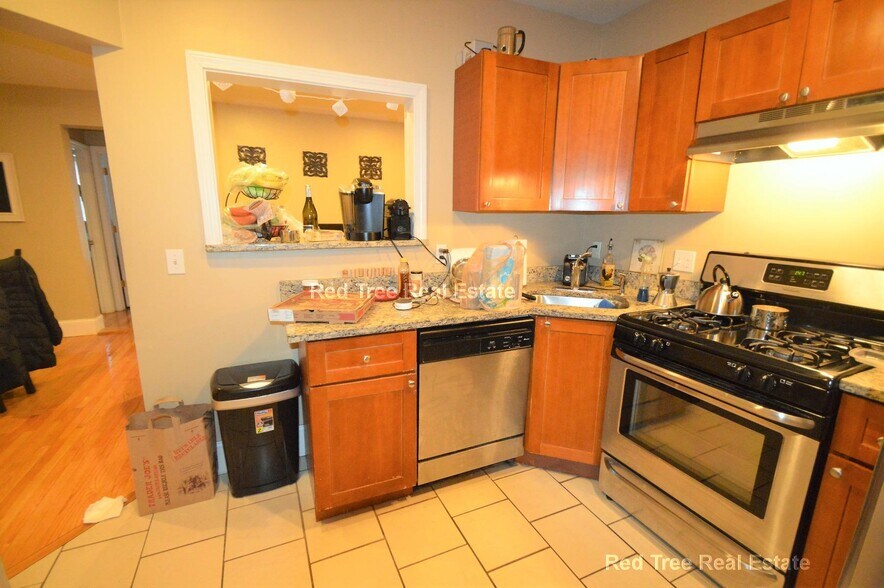 Primary Photo - 72 Egmont St