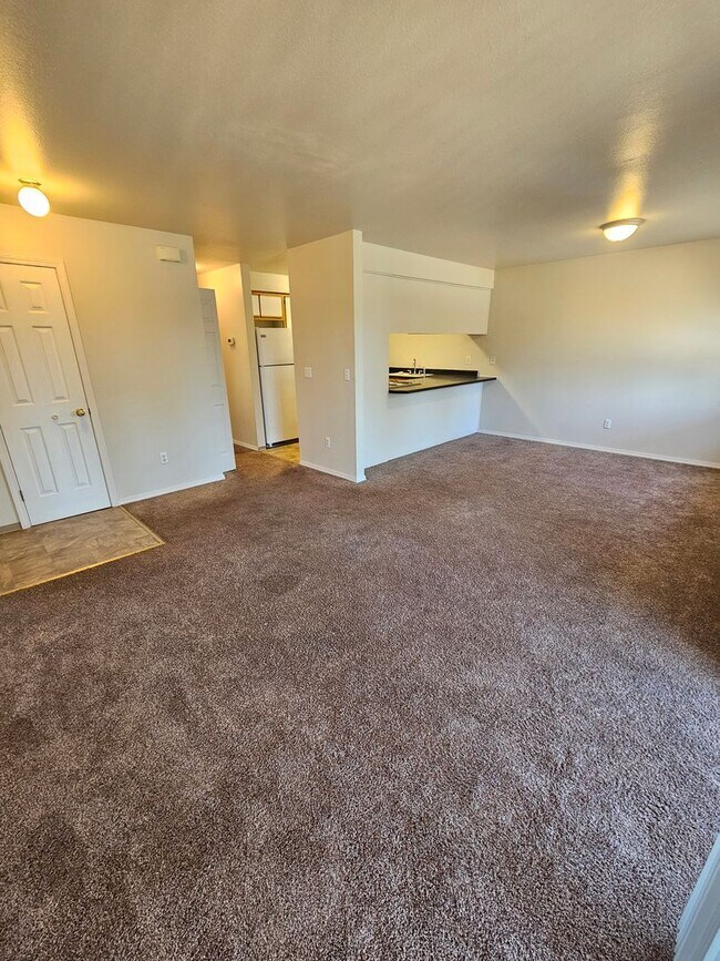 Building Photo - 300 Indian Trail Ct