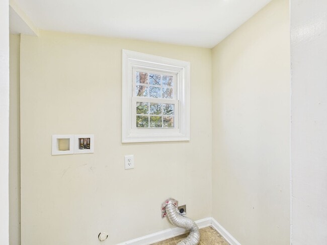 Building Photo - 604 W Vine St