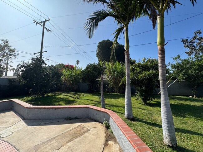 Building Photo - Beautiful 4Bd/2Ba Home w/Pool, Fully Fenced Large Backyard in Corona!