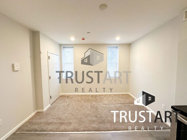 Building Photo - 2404 W Thompson St