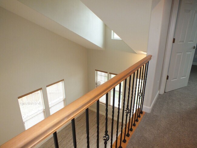 Building Photo - 3/2.5 2300 sf Cameron Park home