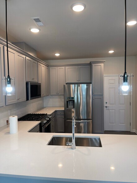 Building Photo - 1108 Greenwich Dr