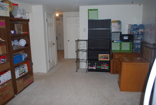Building Photo - 2828 Silverplume Dr