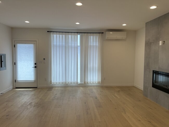 Building Photo - 1550 NW 64th St