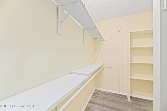 Building Photo - 225 S Tropical Trail